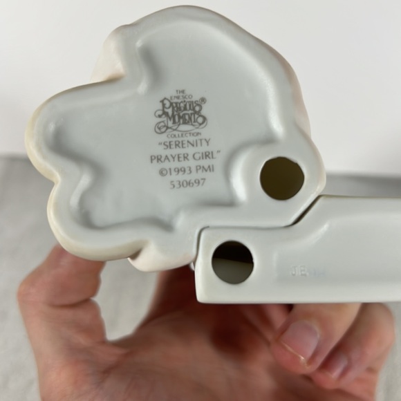 Precious Moments - SERENITY PRAYER GIRL. 1993 - Picture 3 of 4